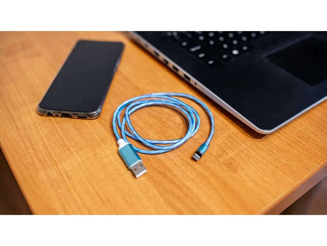 kabel-magnetyczny-3w1-usb-micro-iphone-typ-c-led