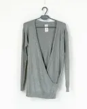 sweter-z-duzym-dekoldem