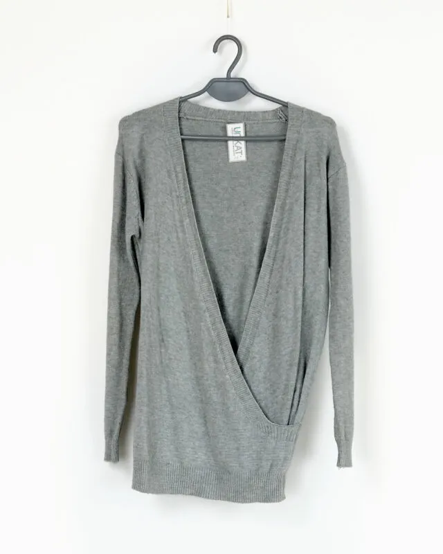 sweter-z-duzym-dekoldem-stan-nowy