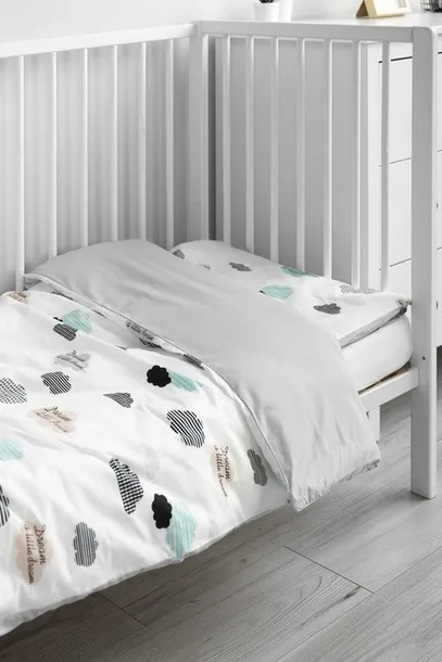 posciel-2-elementy-chmurki-100x135-cm-stan-nowy-bohater-inny