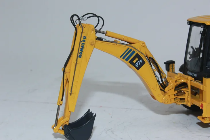 uh-komatsu-wb97s-marka-inna