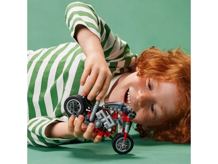 lego-technic-motocykl-42132-bohater-brak