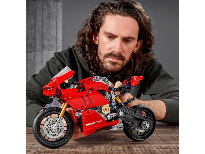 lego-technic-motor-ducati-panigale-42107