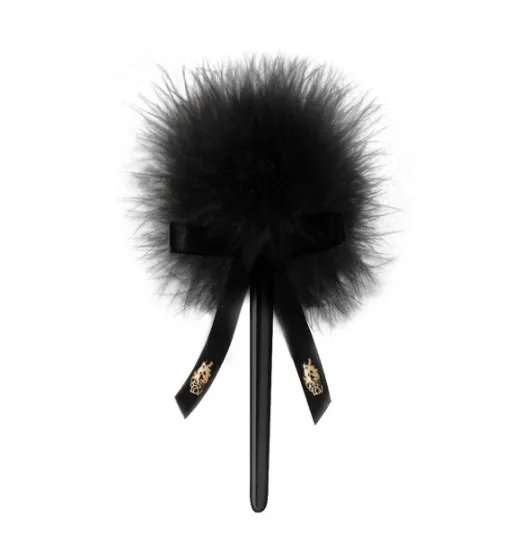 yesforlov-caressing-feather