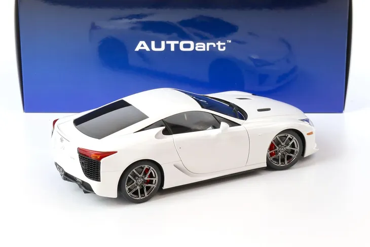 autoart-lexus-lfa-2012-bialy-stan-zlozenia-calosc-die-cast