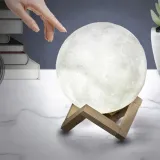 lampka-stolowa-moon-kolor-bialy