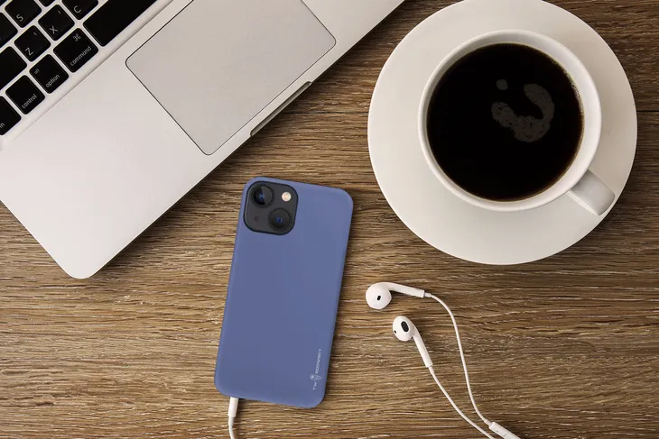 etui-do-iphone-14-pokrowiec-case-twardowsky-hole-stan-nowy-przeznaczenie-apple