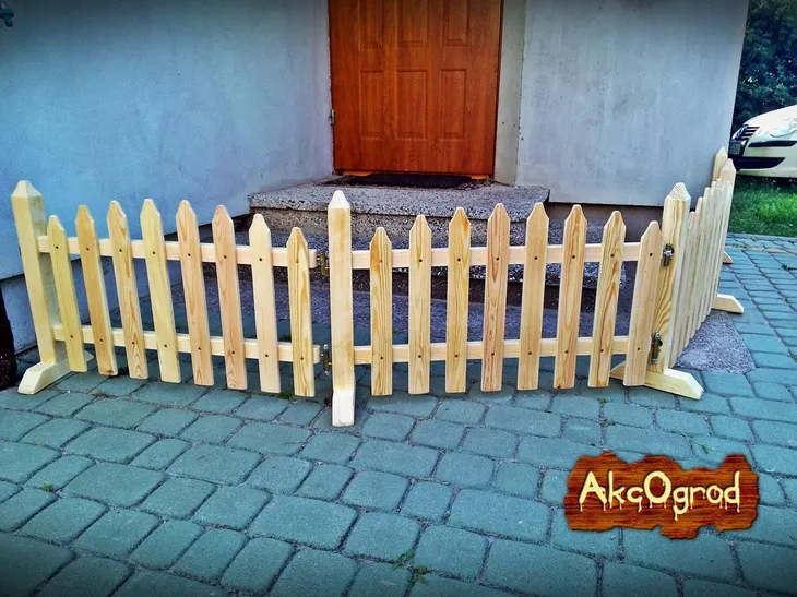 plotek-wolnostojacy-z-podstawami-do-wewnatrz-stan-nowy