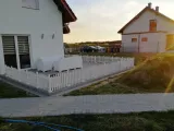 plotek-wolnostojacy-z-podstawami-do-wewnatrz-stan-nowy