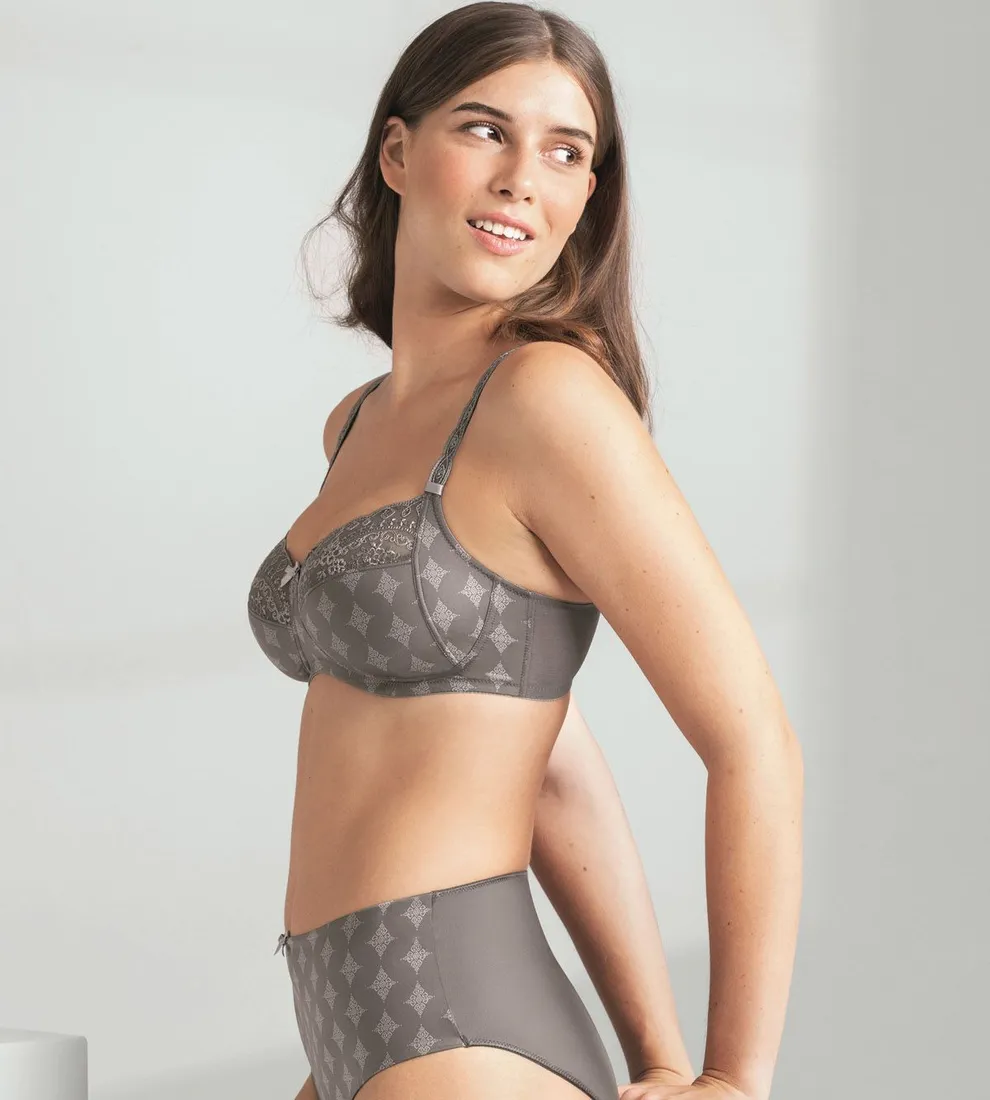anita-mila-5698