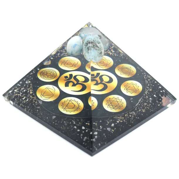 piramida-orgonit-polnoc-om-chakra-90-mm-stan-nowy