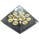 piramida-orgonit-polnoc-om-chakra-90-mm-stan-nowy