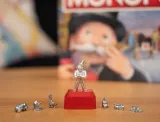 gra-hasbro-e9972-monopoly-dla-pechowcow-marka-hasbro