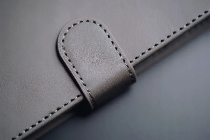 etui-z-klapka-bizon-case-do-iphone-14-pro-max-stan-nowy-material-tworzywo-sztuczne