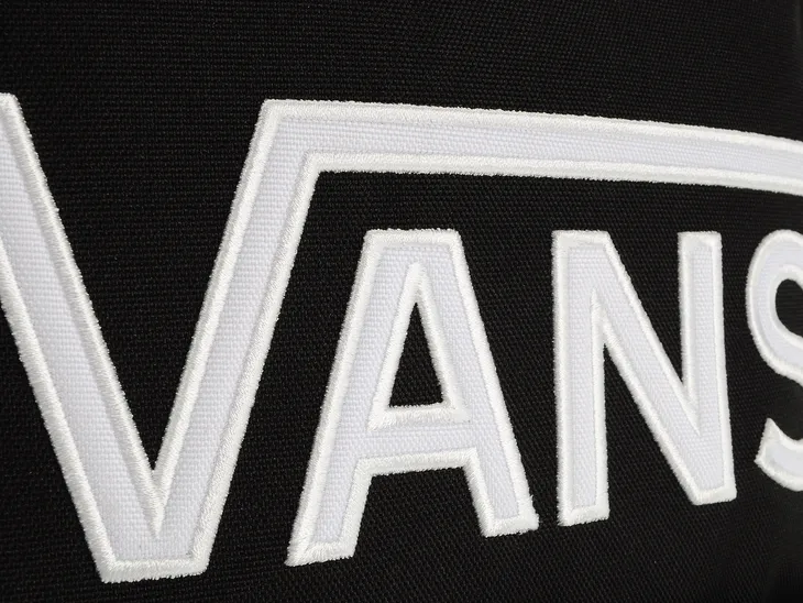 new-skool-backpack-black-white-material-dominujacy-syntetyk