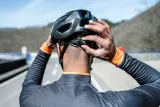 rogelli-puncta-kask-rowerowy-czarny-cechy-dodatkowe-daszek-otwory-wentylacyjne-pokrowiec