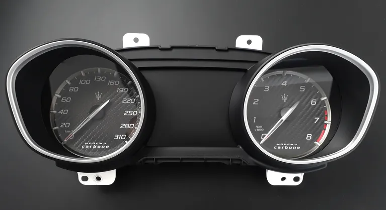 Tuningowe zamienniki firmy moman zegary