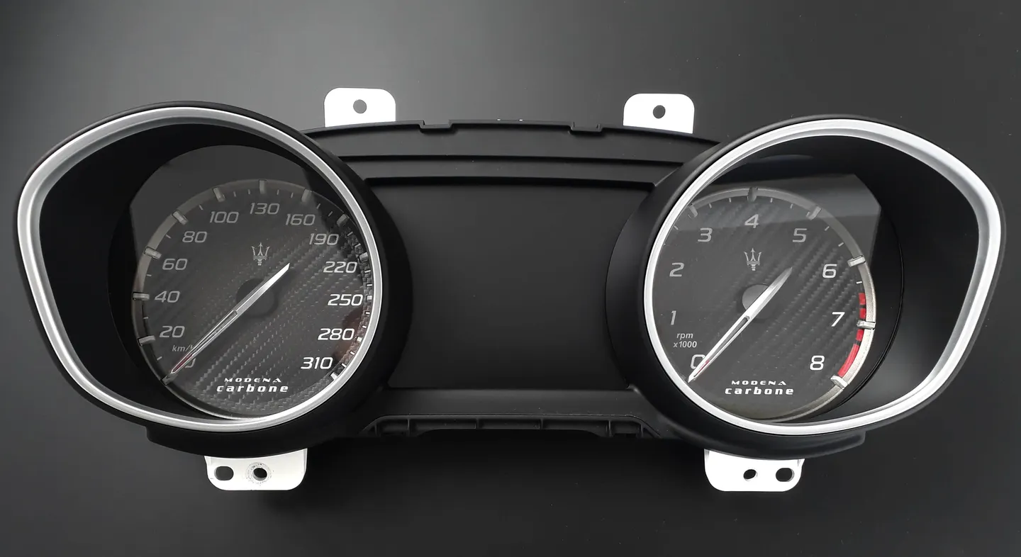 Tuningowe zamienniki firmy moman zegary