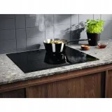 plyta-indukcyjna-electrolux-eis62443-wykonanie-plyty-szklo