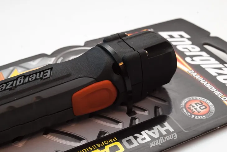 energizer-latarka-led-hard-case-professional-2aa