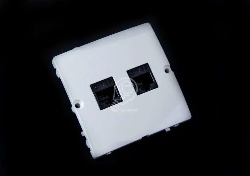 simon-basic-gniazdo-komputerowe-rj45-pod-5e-biale