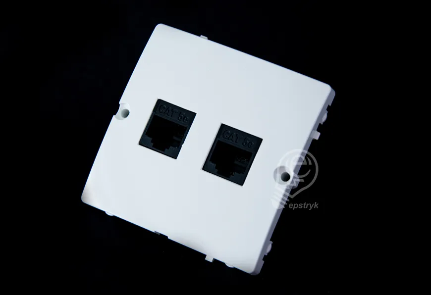 simon-basic-gniazdo-komputerowe-rj45-pod-5e-biale