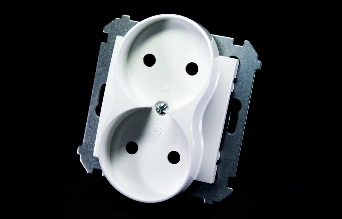 simon-54-premium-gniazdo-podwojne-biale-b-u