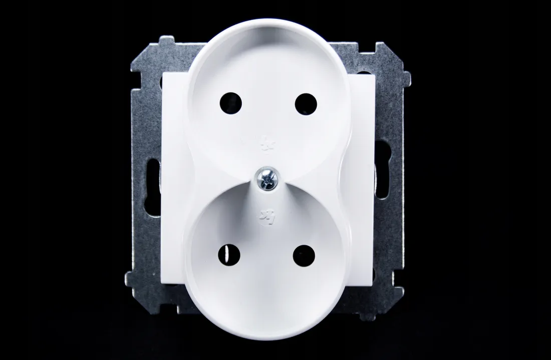 simon-54-premium-gniazdo-podwojne-biale-b-u