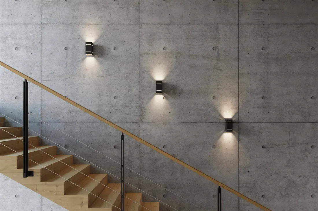 kinkiet-scienny-nad-schody-lampa-scienna-blocco-stan-nowy