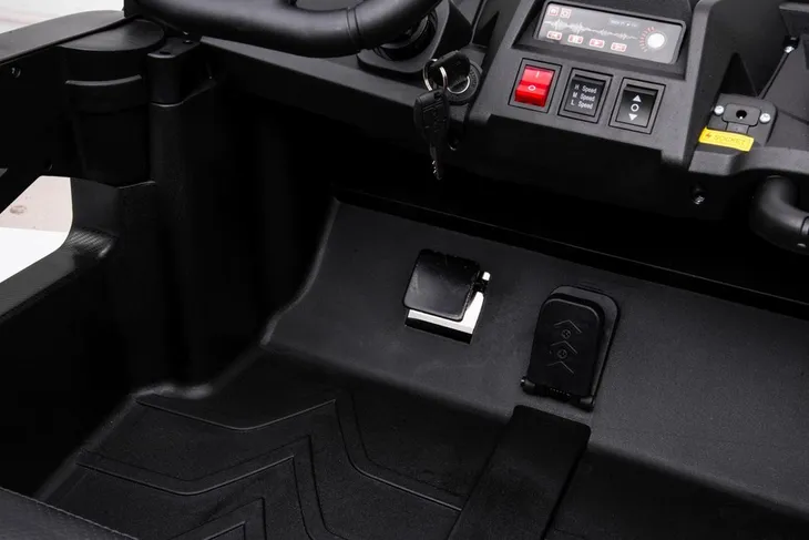 auto-na-akumulator-buggy-strong-a032-bialy-wiek-dziecka-3-lata