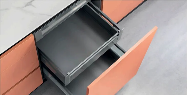 panel-front-hafele-matrix-wewnetrzny-bialy-szerokosc-mebla-1-cm