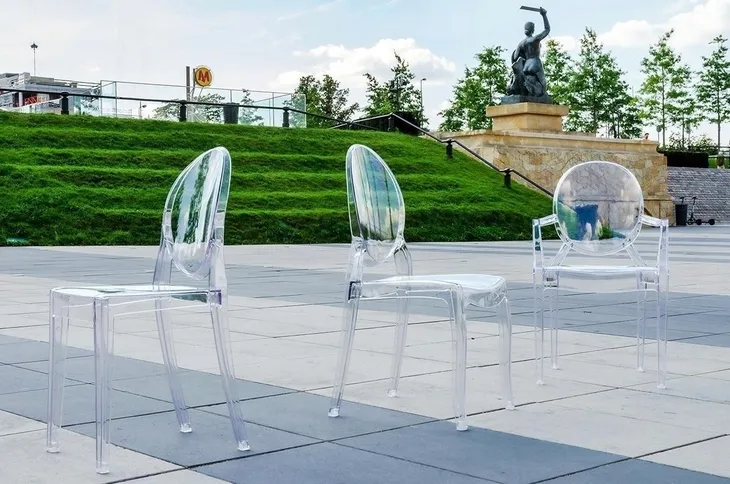 2-krzesla-louis-ghost-transparentne-stan-nowy-wysokosc-siedziska-49-cm