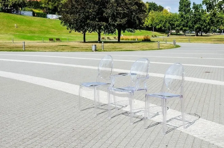 2-krzesla-louis-ghost-transparentne-marka-bm-design-wysokosc-siedziska-49-cm