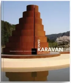 dani-karavan-esencja-miejsca