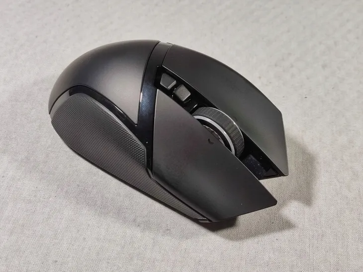 razer-basilisk-ultimate-wireless-gaming-mouse-stan-powystawowy