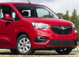 opel-combo-2019-listwy-chrom-atrapa-na-grill