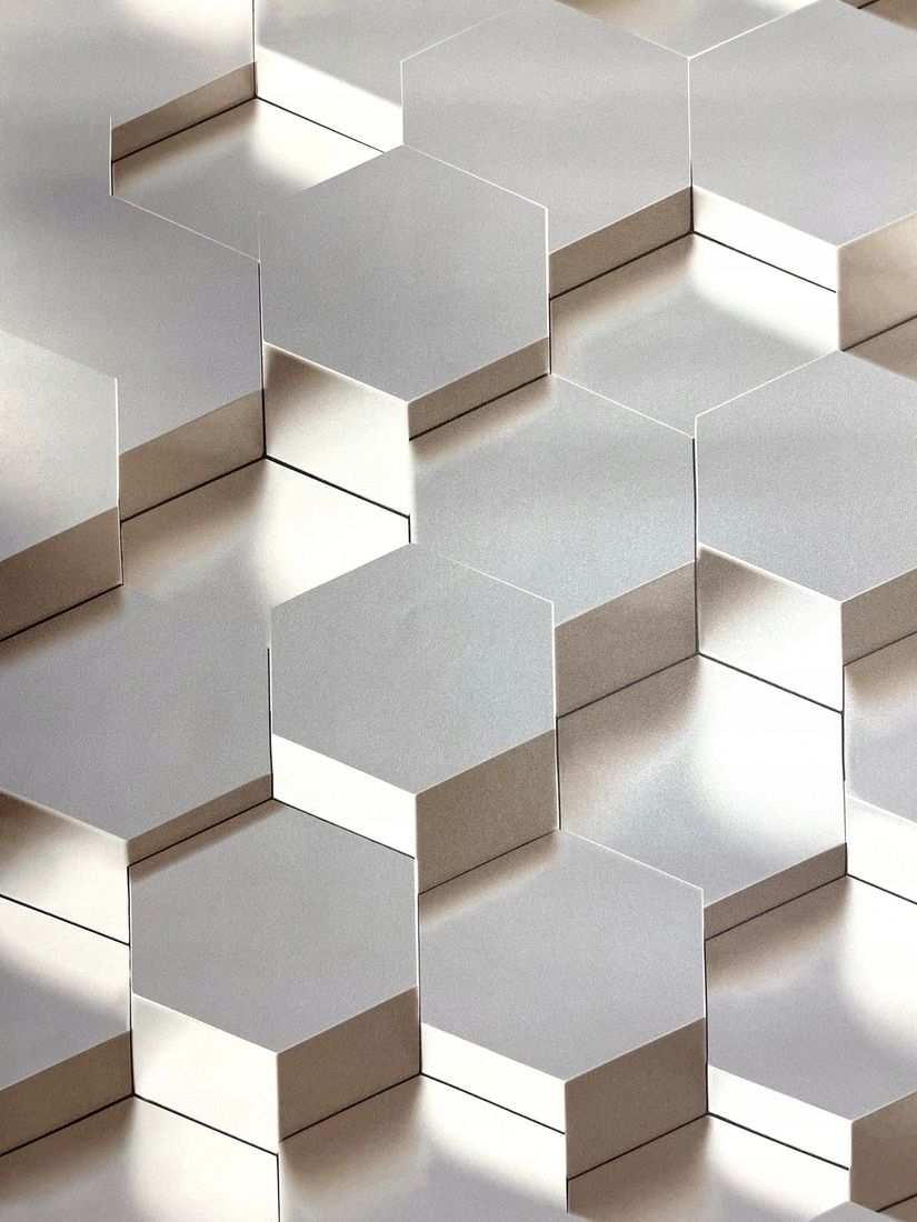 TAPETY TAPETA 3D HEXAGON FIGURY GEOMETRYCZNE SZARA - ERLI.pl
