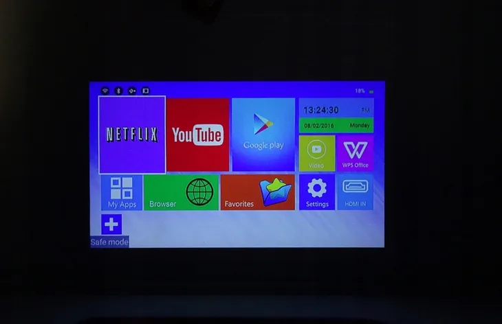 mini-projektor-4k-led-android-waga-z-opakowaniem-1-kg-stan-nowy