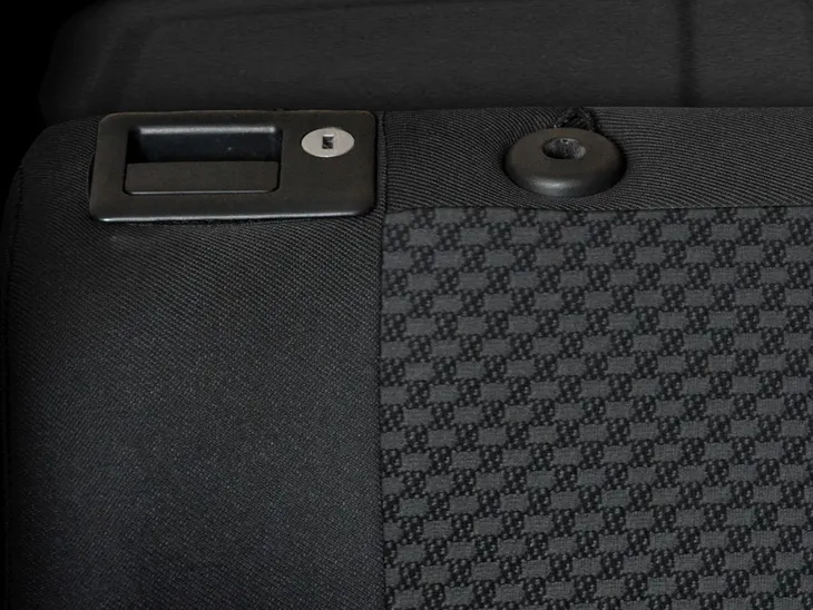 pokrowce-p3-dedykowane-do-renault-captur-2013-material-material-tapicerski-zakard