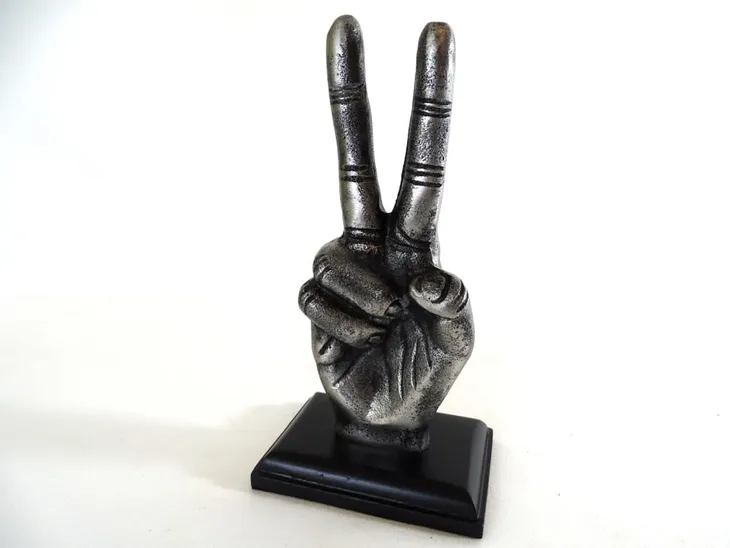 victory-figurka-znak-zwyciestwa-vic
