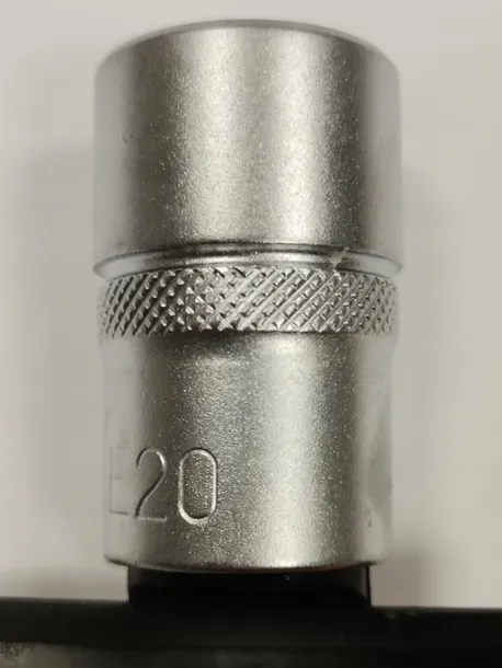 nasadka-koncowka-bit-torx-1-2-e20-stan-nowy