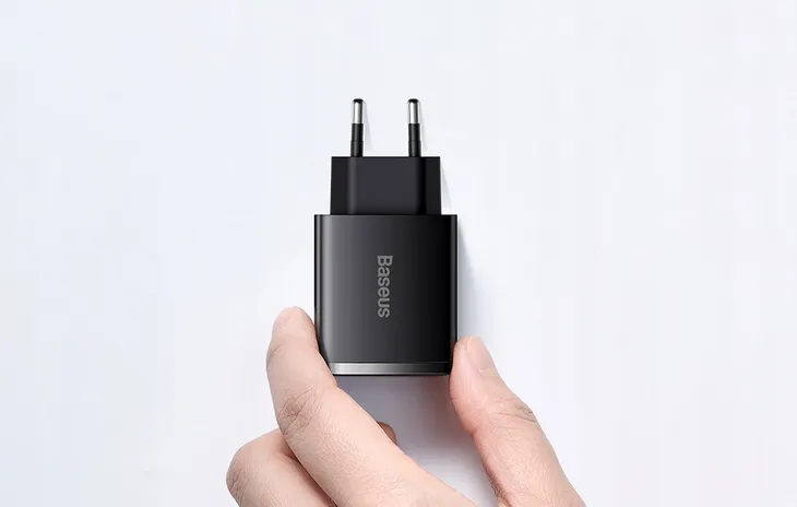 ladowarka-baseus-compact-qc3-2xusb-usb-c-pd-3a-30w-stan-nowy-przewod-w-zestawie-nie