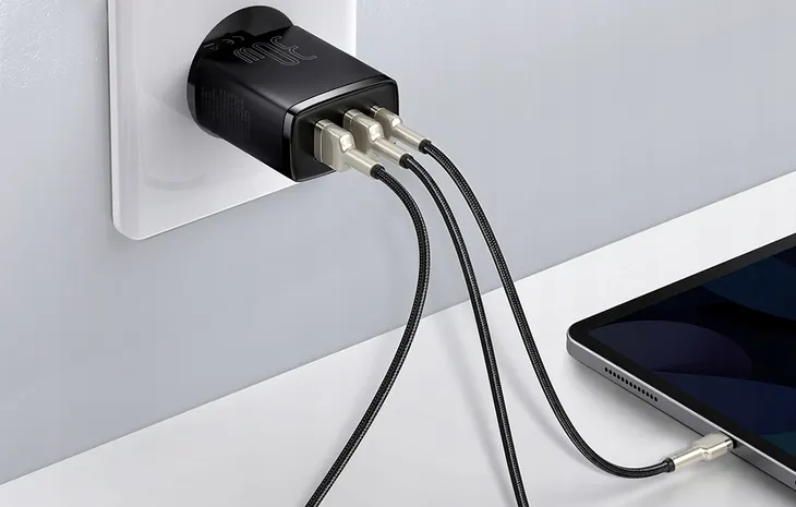 ladowarka-baseus-compact-qc3-2xusb-usb-c-pd-3a-30w-stan-nowy-zlacza-usb-typ-c-usb