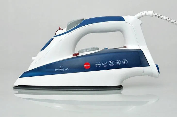 zelazko-parowe-eldom-da28c-sonata-ceramiczne-2200w-rodzaj-stopy-ceramiczna