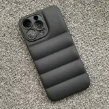 etui-do-iphone-13-pro-puchowe-the-puffer-case-stan-nowy