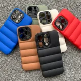 etui-do-iphone-13-pro-puchowe-the-puffer-case-typ-plecki