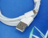 kabel-ladowarka-2m-lightning-do-iphone-6-7-8-x-11-kolor-bialy