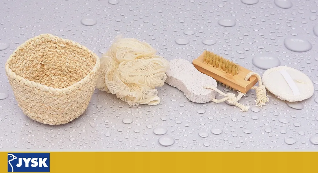 lazienkowy-zestaw-do-pielegnacji-ciala-spa-pumeks-szczotka-gabka-koszyk