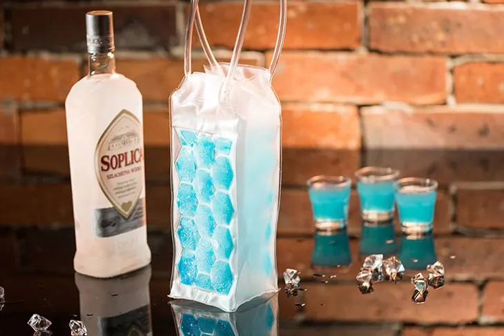 cooler-na-butelki-niebieski-kolor-niebieski