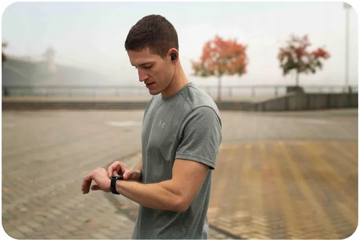 sluchawki-jbl-under-armour-true-wireless-flash-mikrofon-tak